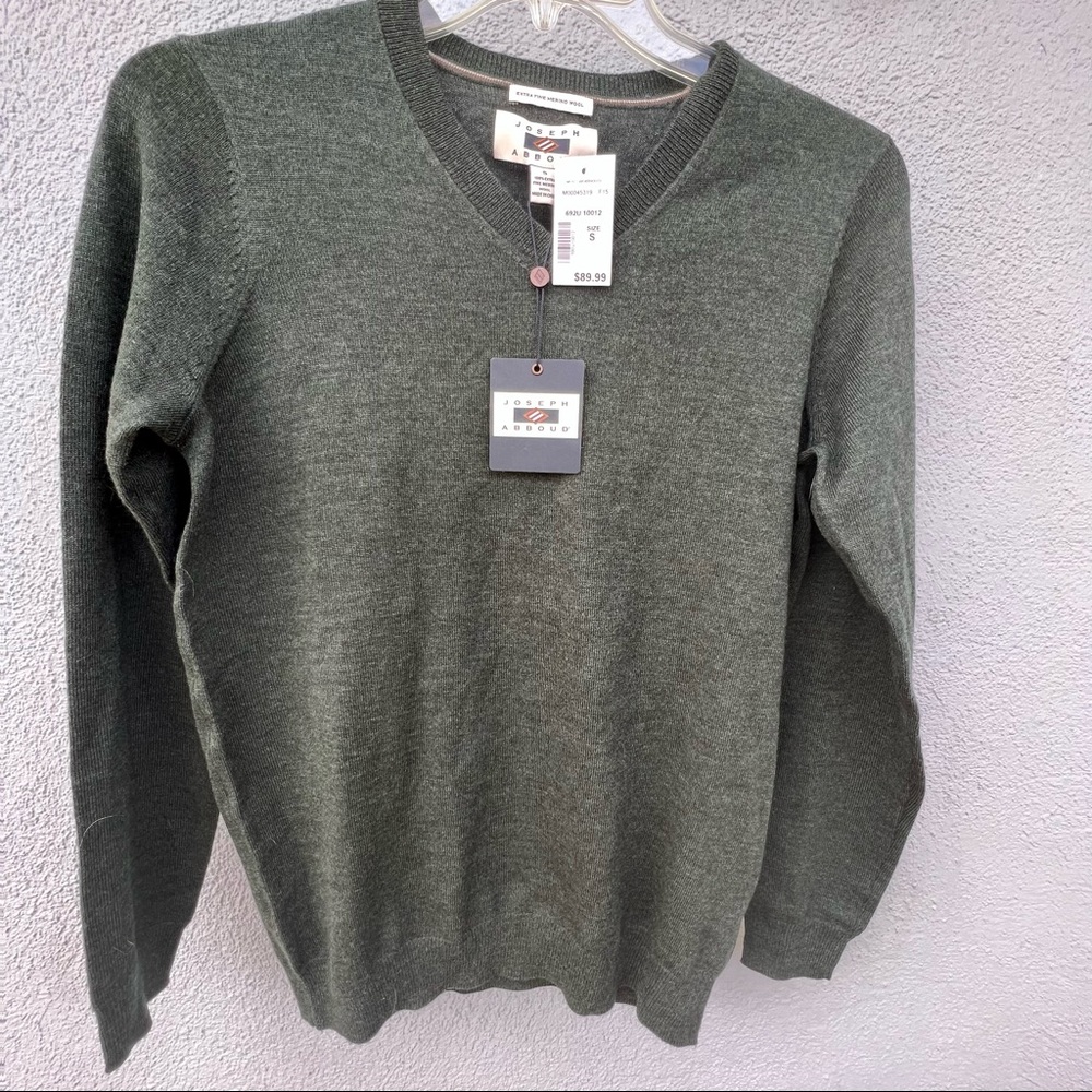 Joseph Abboud extra fine Merino wool.V-neck sweater. Deep forest green.Small.NWT